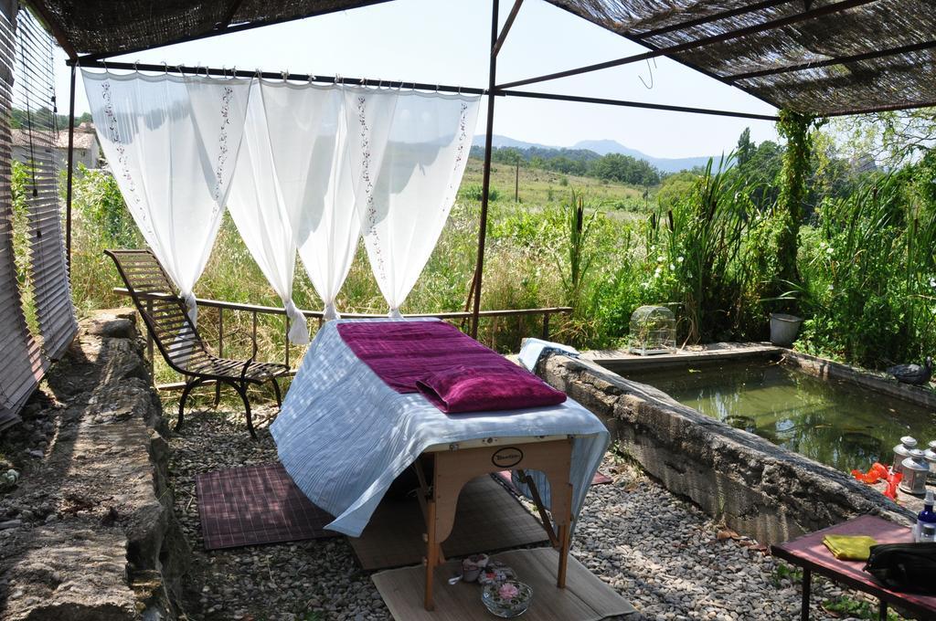 Bed and Breakfast Le Mas En Provence Entrechaux Экстерьер фото
